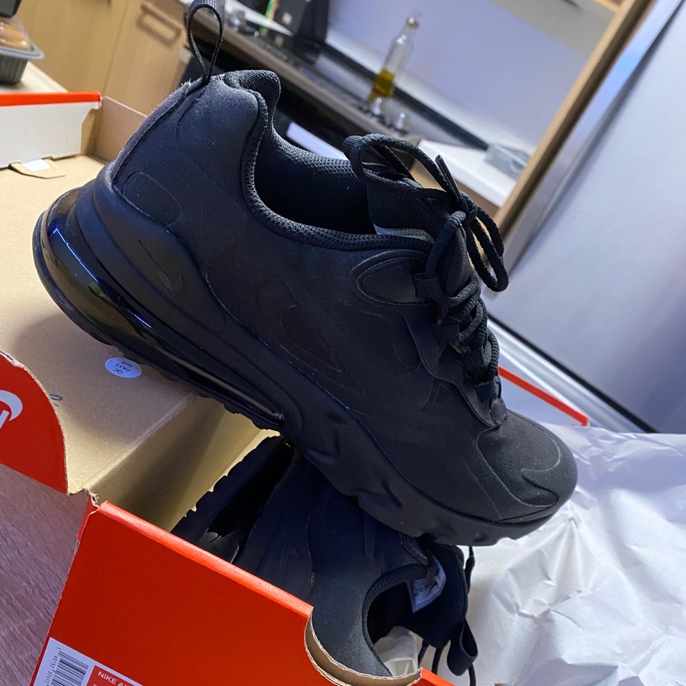 NWT Nike Airmax 270